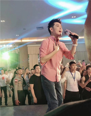 潘美辰經(jīng)紀(jì)人攜小紅書合作，攜手廣東星燦國際共推明星演出服務(wù)