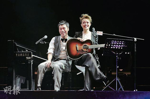 許志安演出互動引發(fā)熱議，經紀人澄清婚訊傳聞